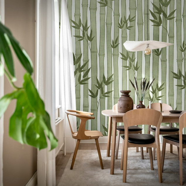 Tapet cu design de bambus verde, perfect pentru living, dormitor sau birou.