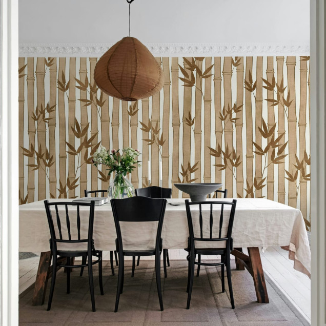 Tapet Bamboo Forest, Brown - un design minimalist cu bambus în nuanțe de maro