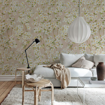Tapet cu flori de cireș într-un living luminos