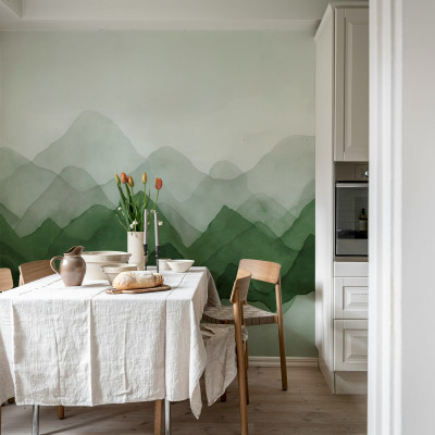 Tapet Watercolor Mountain, Green, cu design de acuarelă, prezintă munți verzi luxuriante, creând o atmosferă relaxantă și liniștitoare.