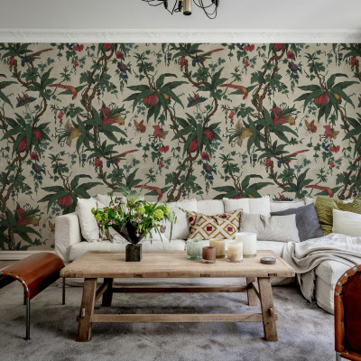 Tapet vintage cu motiv natură într-un living elegant