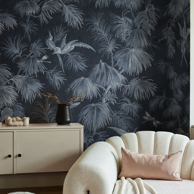 Tapet floral cu design elegant într-un living modern