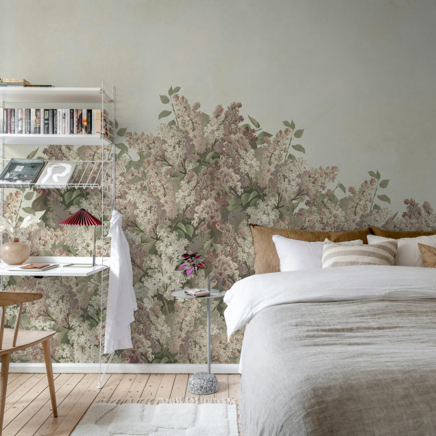 Tapet floral elegant într-un interior modern