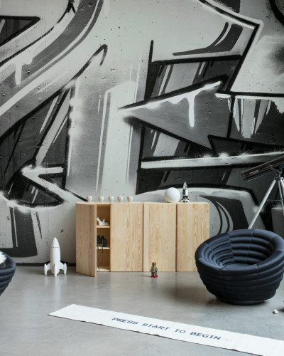 Fototapet cu design graffiti alb-negru, perfect pentru a decora un living, un dormitor sau un birou.