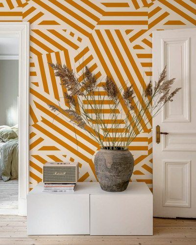 Tapet cu dungi geometrice în nuanțe de caramel și cremă, Abstract Stripes.