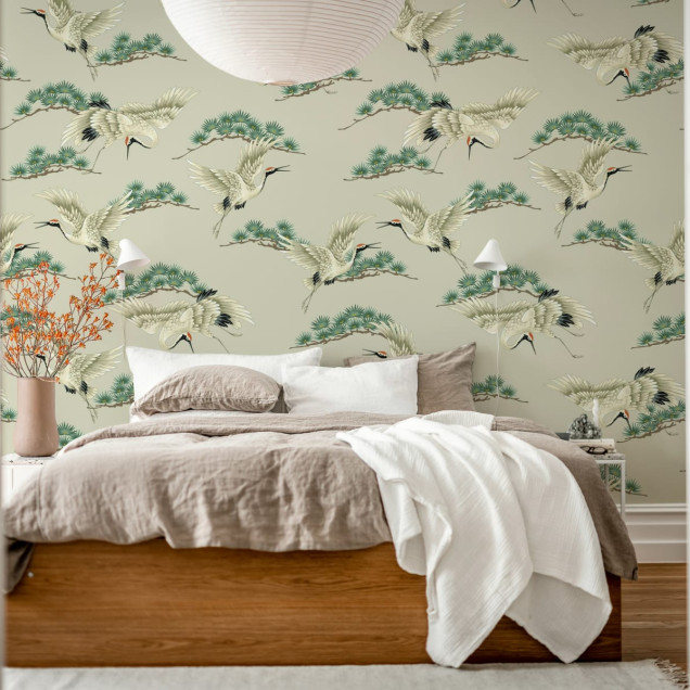 Tapet Flying Cranes Beige, cu macarale albe zburand pe un fundal bej cu accente de verde