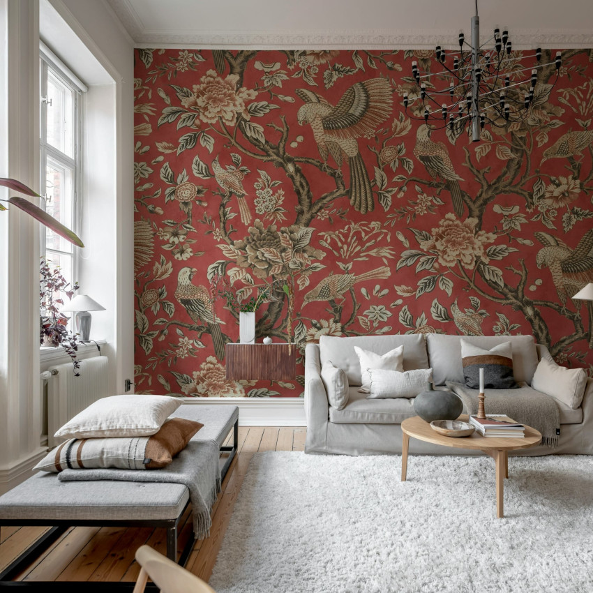 Tapet floral galben cu păsări exotice în living