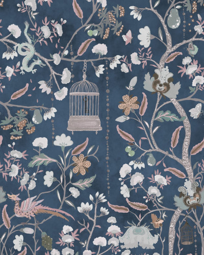 Tapet floral bleumarin într-un dormitor elegant