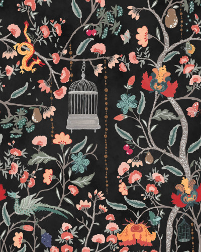 Tapet floral negru cu detalii colorate într-o sufragerie elegantă