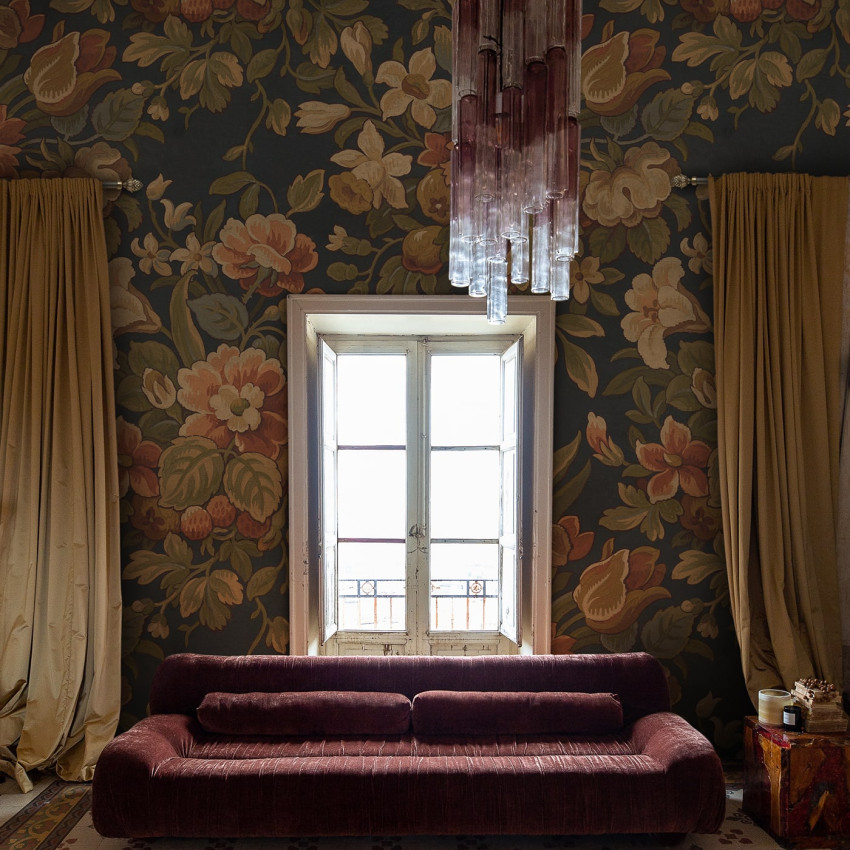 Fototapet floral vintage bleumarin într-un living elegant