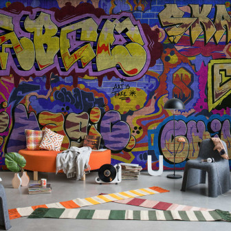 Tapet cu design graffiti colorat, perfect pentru un interior modern.