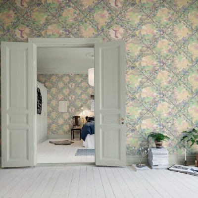 Tapet floral cu design delicat în nuanțe de roz și verde