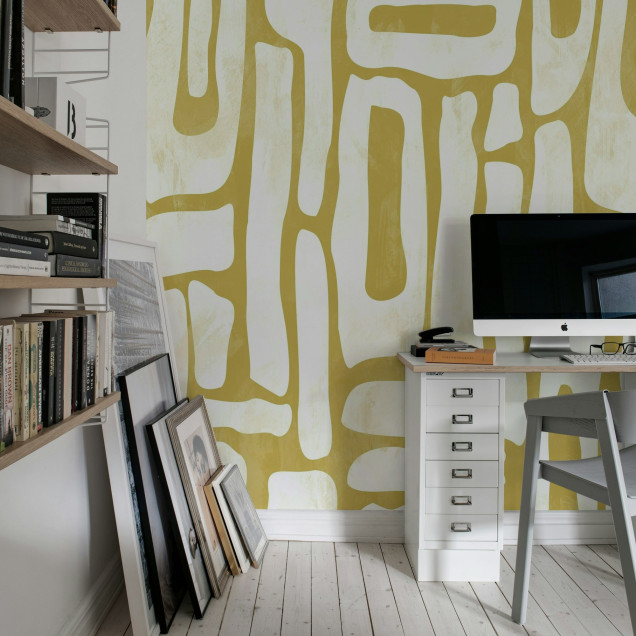 Tapet geometric galben cu forme abstracte.