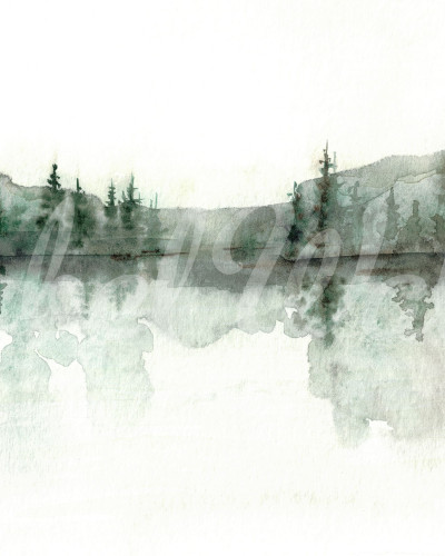 Imagine cu tapet watercolor cu design de pădure verde. Tapetul este lipit pe peretele unei camere amenajate în stil modern, cu canapea albă, fotolii albe și o masă de cafea din lemn.
