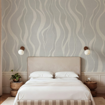 Tapet cu linii fine albastre în dormitor