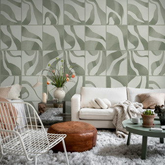 Tapet cu plăci plutitoare verzi într-o cameră de zi modernă