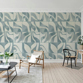 Tapet cu model geometric albastru într-o cameră de zi