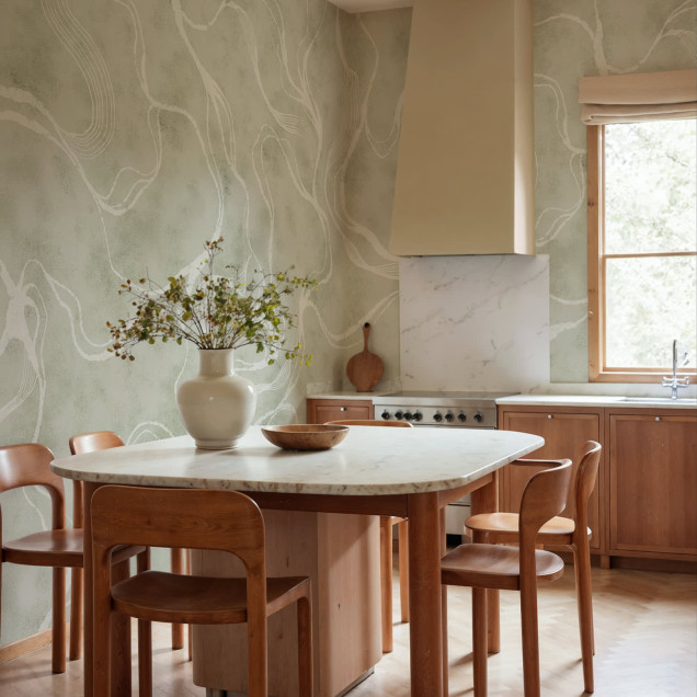 Tapet verde cu model de curbe albe într-un living elegant