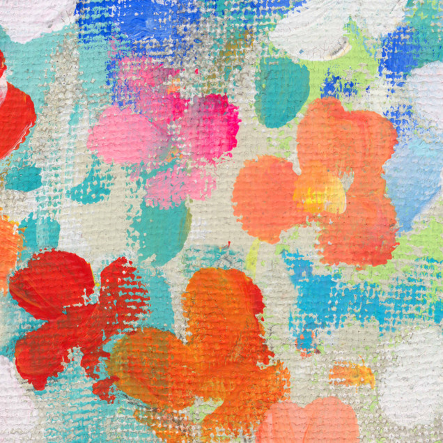 Fototapet floral colorat Flowerhaze într-un living modern