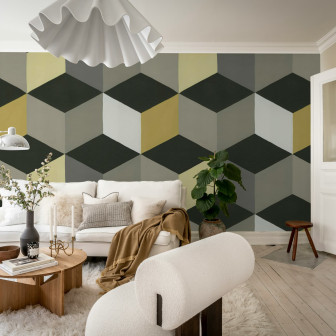 Tapet cu romburi colorate galbene, gri și negre într-o cameră de zi modernă