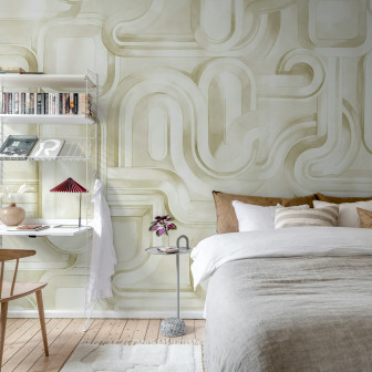 Tapet cu design abstract bej într-un dormitor modern