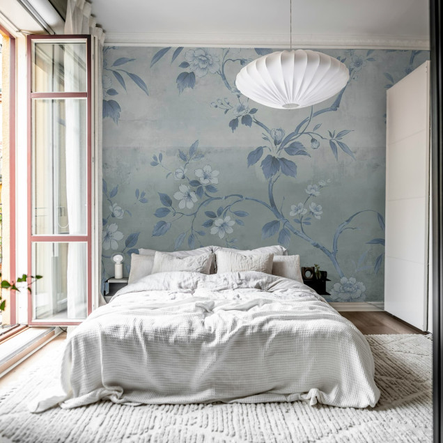 Fototapet floral albastru cu efect de beton într-un living modern
