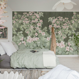 Fototapet floral roz într-un dormitor luminos