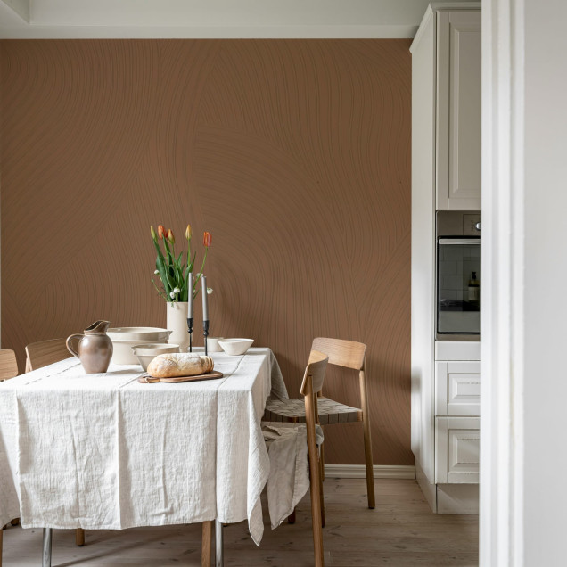 Tapet maro-mocha într-un living elegant