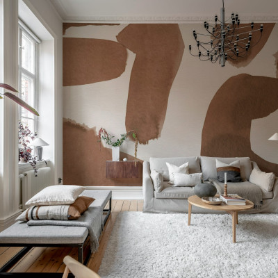Tapet abstract maro în living modern
