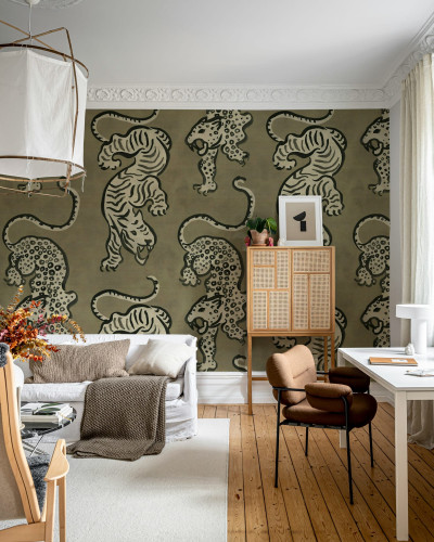 Tapet decorativ cu tigri maro într-un interior modern