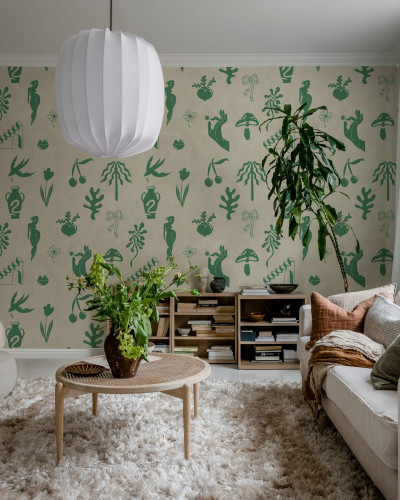 Tapet verde cu motive simbolice într-un interior modern
