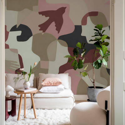 Fototapet abstract cu nuanțe de roz și roșu într-un interior modern