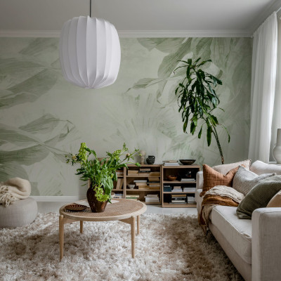 Living cu tapet verde cu frunze