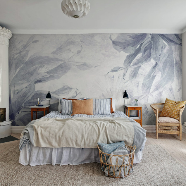 Fototapet floral albastru într-un living modern