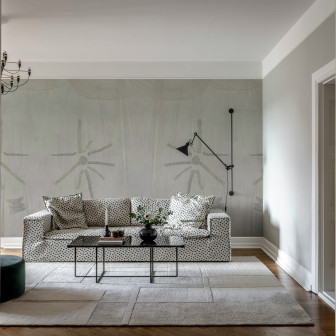 Tapet alb cu design subtil într-un living elegant