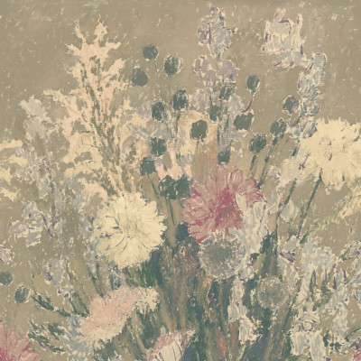 Tapet floral în tonuri pastelate într-un living elegant