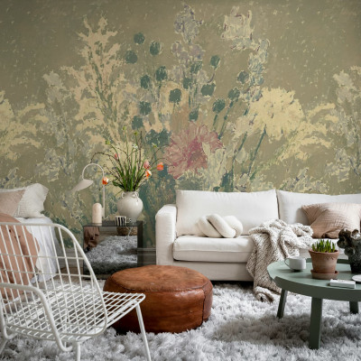 Tapet floral în tonuri pastelate într-un living elegant