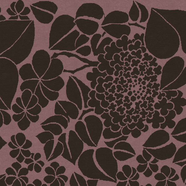 Tapet floral roz cu detalii maro într-un interior elegant