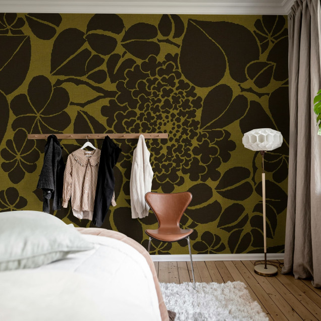 Tapet floral maro cu design îndrăzneț