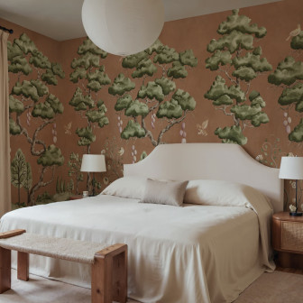 Dormitor cu tapet cu motive de copaci și păsări
