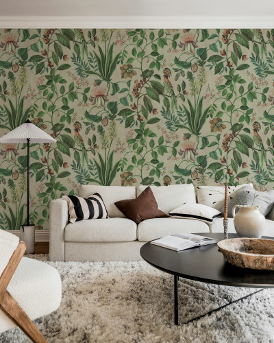 Fototapet cu design tropical verde, creând o atmosferă relaxantă în living
