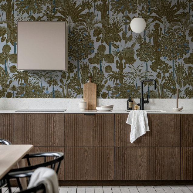 Tapet cu design tropical pe fundal albastru deschis