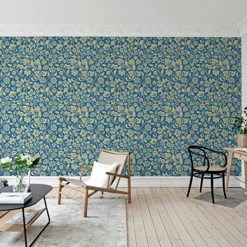 Tapet floral roșu într-un living elegant