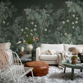 Fototapet cu junglă tropicală, decor interior cu canapea albă