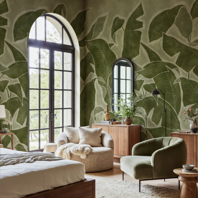 Tapet cu frunze tropicale verzi într-un living modern