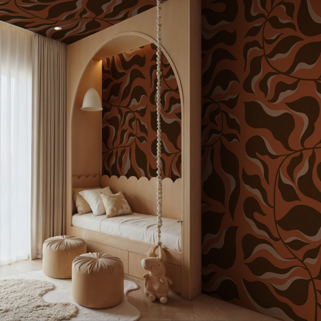 Tapet cu design botanic în nuanțe ruginii și maro într-un living modern