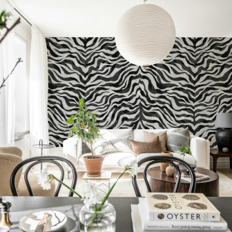 Tapet abstract alb-negru în living modern