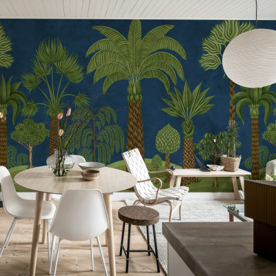 Tapet cu motive botanice, fundal albastru închis, design interior