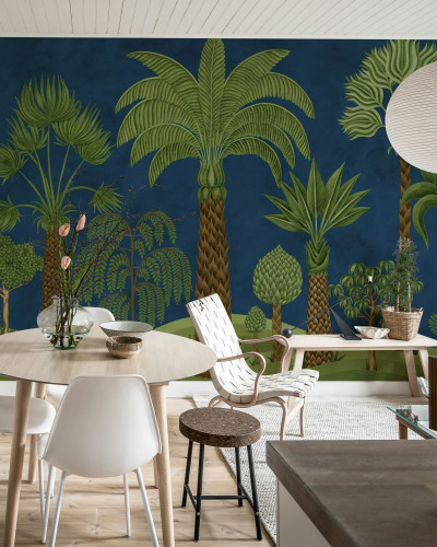 Tapet cu motive botanice, fundal albastru închis, design interior
