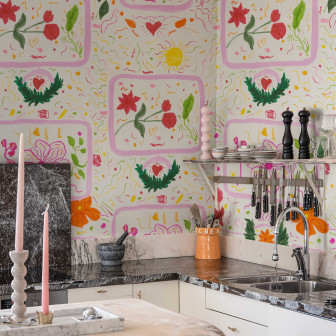 Tapet floral cu design vibrant, accente rozalii